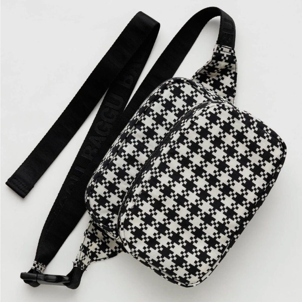 NWT Baggu Black & White Pixel Gingham Fanny Pack